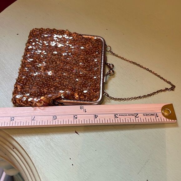 Vintage sequined kiss lock chain purse small clutch. - Picture 4 of 8